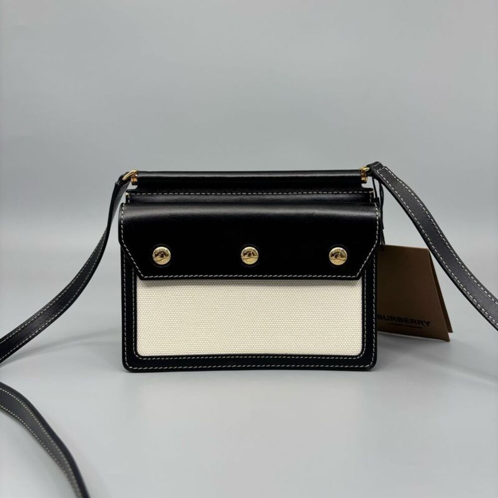Burberry Women Pre-Loved Bag Very Good Condition - Picture 2 of 9